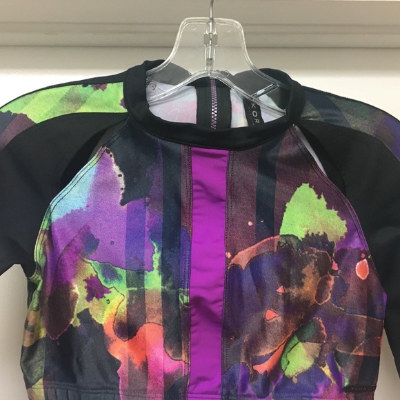 NEW Koral Immersion Long Sleeve Crop Top w Cut Outs Thumb Holes - Picture 6 of 14